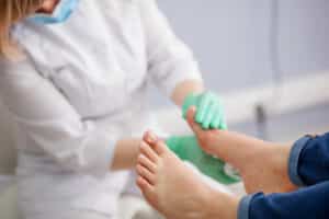 paziente con piede diabetico necessita di assistenza